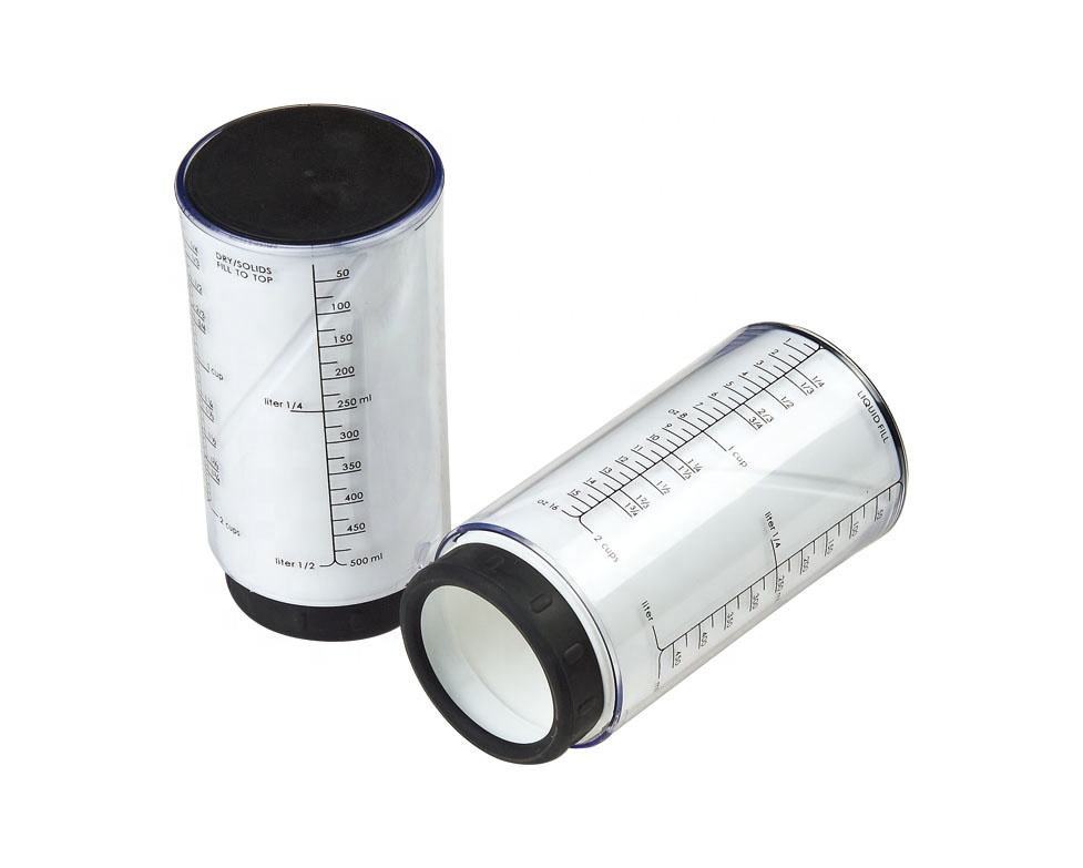 Adjustable measuring cup for sticky ingredients with rotating body and squeegee design