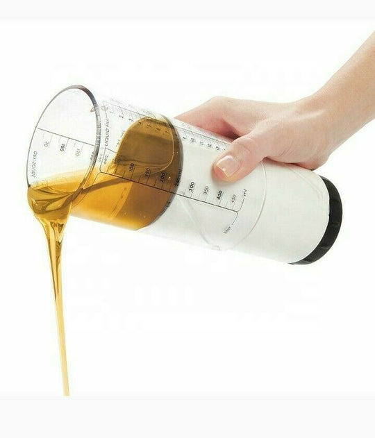 Adjustable measuring cup for sticky ingredients with rotating body and squeegee design