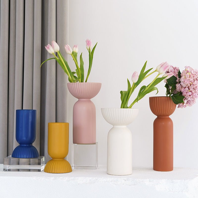 Home office desktop vase made of white porcelain with modern painted design for hydroponic plants