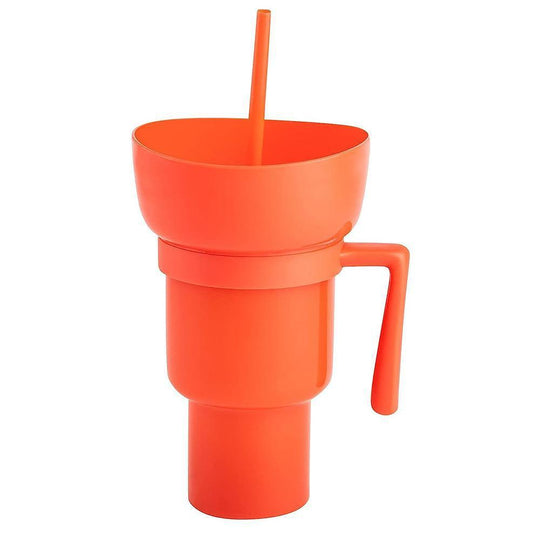 Snack straw cup with handle made of reusable silicone for everyday drinks